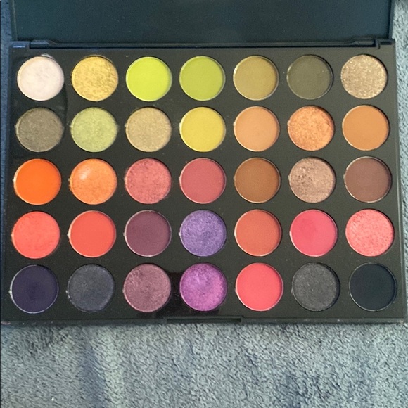Morphe 35 Pan Eyeshadow Palette - Picture 2 of 3